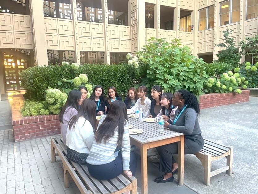 Stanford大学の医学生との座談会写真